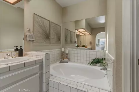 Bath - 43866 Butternut, Temecula, CA 92592 photo 4 of 4