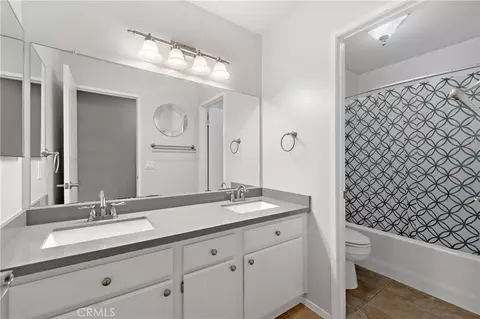 Bath - 823 Pike Dr, Hemet, CA 92544 photo 2 of 2