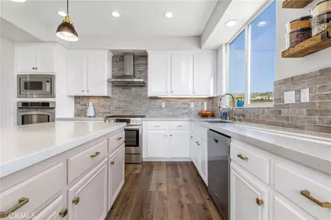 Kitchen - 44059 Rosee Ct, Temecula, CA 92592 photo 3 of 6