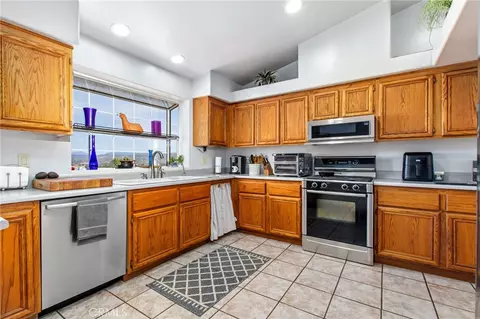 Kitchen - 44980 Terwilliger, Anza, CA 92539 photo 3 of 5