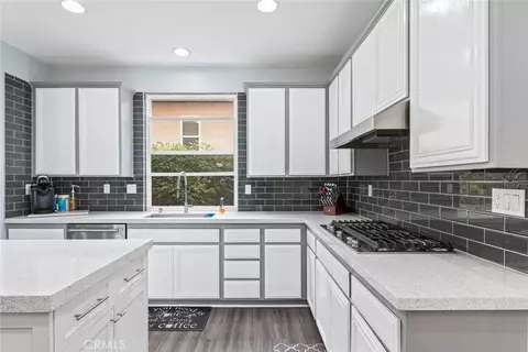 Kitchen - 45810 Corte Carmello, Temecula, CA 92592 photo 2 of 2