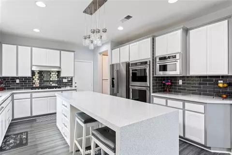 Kitchen - 45810 Corte Carmello, Temecula, CA 92592 photo 1 of 2