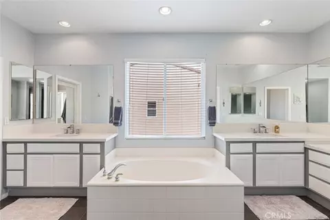 Bath - 45810 Corte Carmello, Temecula, CA 92592 photo 3 of 5