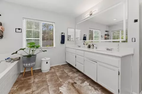 Bath - 45308 Escalon, Temecula, CA 92592 photo 4 of 4