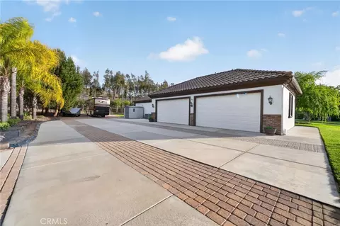 Exterior - 32905 Avenida Lestonnac, Temecula, CA 92592 photo 7 of 8