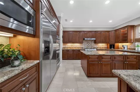 Kitchen - 32905 Avenida Lestonnac, Temecula, CA 92592 photo 4 of 5