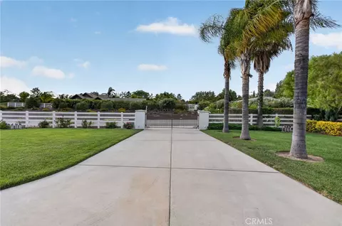 Exterior - 32905 Avenida Lestonnac, Temecula, CA 92592 photo 3 of 8