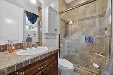 Bath - 32905 Avenida Lestonnac, Temecula, CA 92592 photo 3 of 4