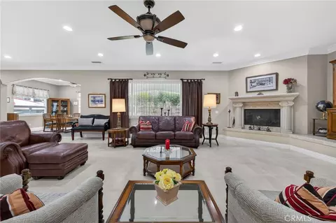 Living - 32905 Avenida Lestonnac, Temecula, CA 92592 photo 2 of 3