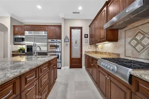 Kitchen - 32905 Avenida Lestonnac, Temecula, CA 92592 photo 2 of 5