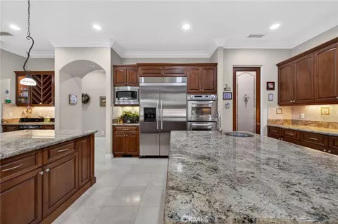 Kitchen - 32905 Avenida Lestonnac, Temecula, CA 92592 photo 5 of 5
