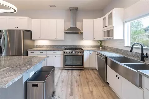 Kitchen - 32700 Cox, Menifee, CA 92584 photo 4 of 5