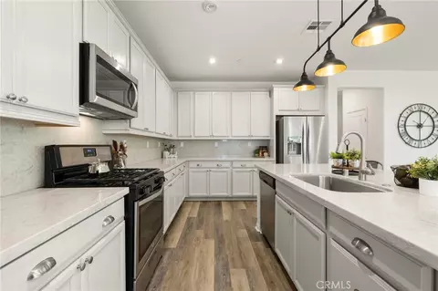 Kitchen - 30154 Old Mill Rd, Menifee, CA 92584 photo 4 of 5