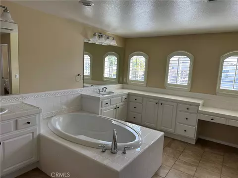 Bath - 45486 Olive Ct, Temecula, CA 92592 photo 3 of 6