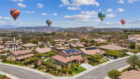 View/Area - 34502 Serdonis St, Temecula, CA 92592 photo 5 of 10