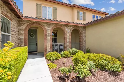 Exterior - 34502 Serdonis St, Temecula, CA 92592 photo 6 of 12