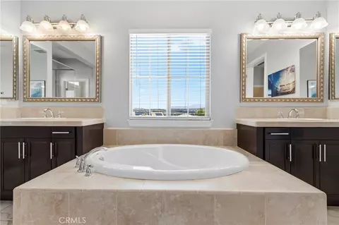 Bath - 34502 Serdonis St, Temecula, CA 92592 photo 4 of 5