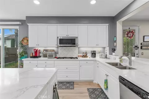 Kitchen - 31956 Bitterroot Ct, Temecula, CA 92592 photo 5 of 6