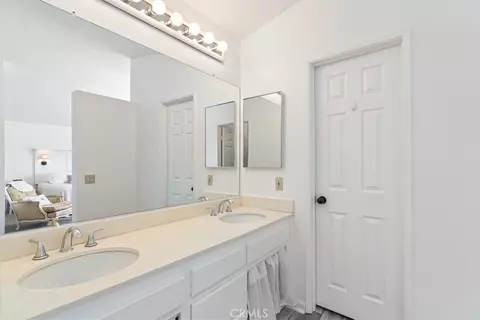 Bath - 41760 Bargil Ct, Temecula, CA 92591 photo 3 of 5