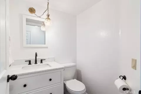 Bath - 41760 Bargil Ct, Temecula, CA 92591 photo 1 of 5