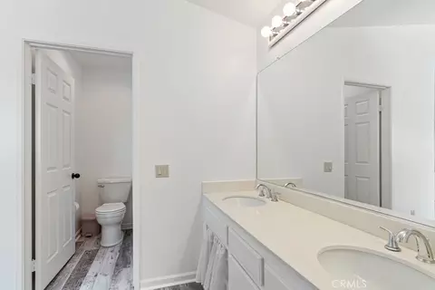Bath - 41760 Bargil Ct, Temecula, CA 92591 photo 4 of 5