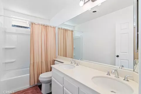Bath - 41760 Bargil Ct, Temecula, CA 92591 photo 2 of 5