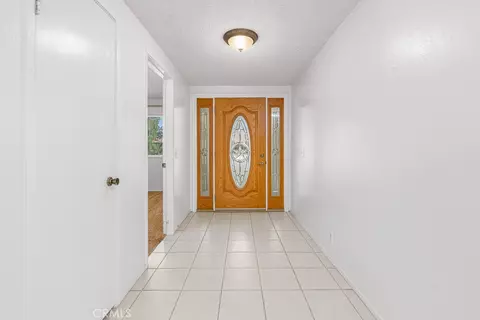 Entry Way - 1348 Pepper Tree, Hemet, CA 92545 photo 2 of 2