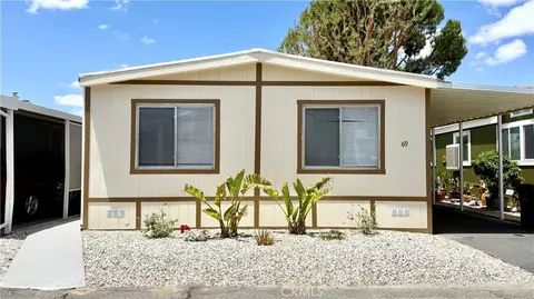 880 N Lake St #69, Hemet, CA 92544