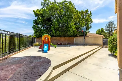Exterior - 41762 Humber Dr, Temecula, CA 92591 photo 9 of 10