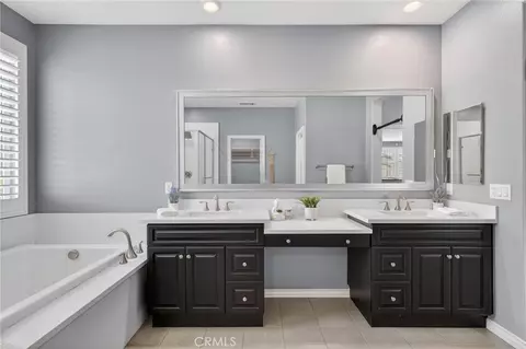 Bath - 33320 Kilroy Rd, Temecula, CA 92592 photo 3 of 4