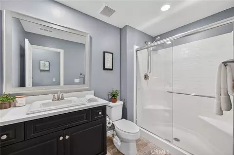 Bath - 33320 Kilroy Rd, Temecula, CA 92592 photo 3 of 3