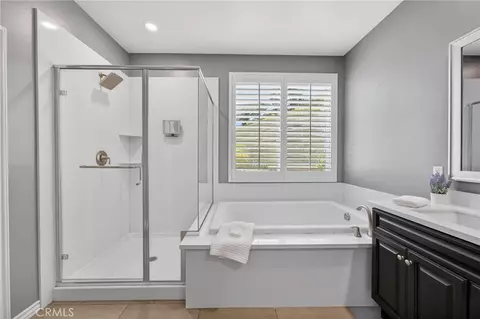 Bath - 33320 Kilroy Rd, Temecula, CA 92592 photo 2 of 3