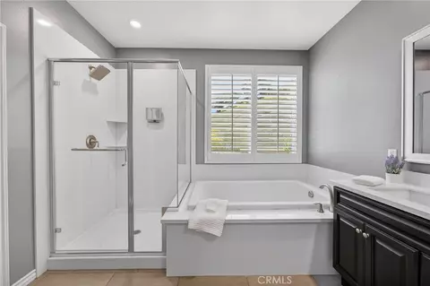 Bath - 33320 Kilroy Rd, Temecula, CA 92592 photo 2 of 3