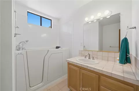 Bath - 44196 La Cruz Rd, Temecula, CA 92590 photo 3 of 4