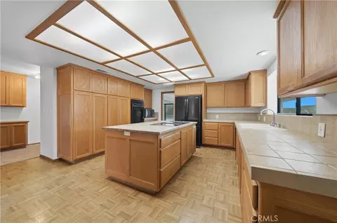 Kitchen - 44196 La Cruz Rd, Temecula, CA 92590 photo 3 of 4