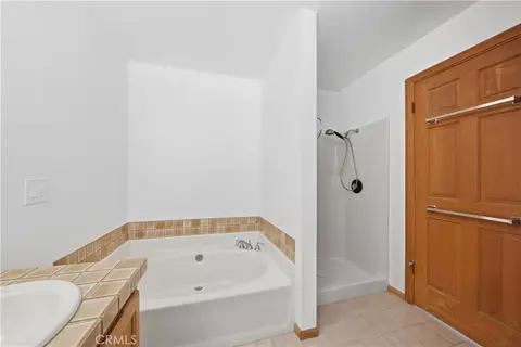 Bath - 44196 La Cruz Rd, Temecula, CA 92590 photo 2 of 4