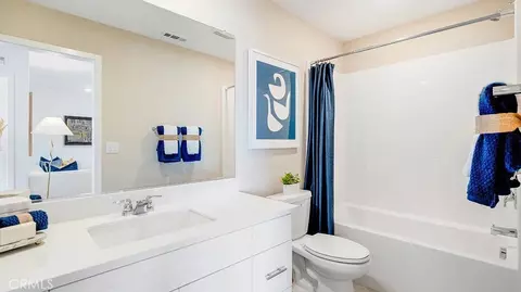 Bath - 1756 Eagle Rd, Rialto, CA 92376 photo 1 of 4