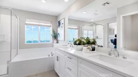 Bath - 1756 Eagle Rd, Rialto, CA 92376 photo 2 of 4