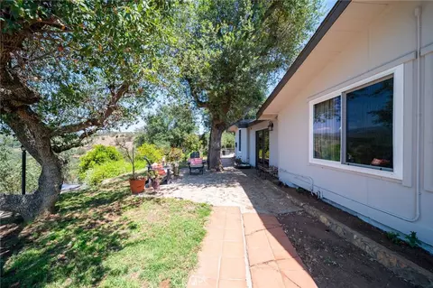 17535 Bear Valley Ln, Escondido, CA 92027 photo 2