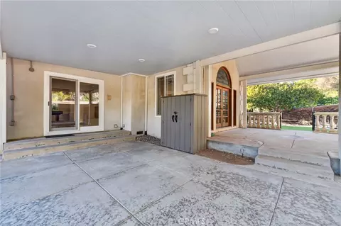 Exterior - 2098 Vista Valle Verde, Fallbrook, CA 92028 photo 7 of 10