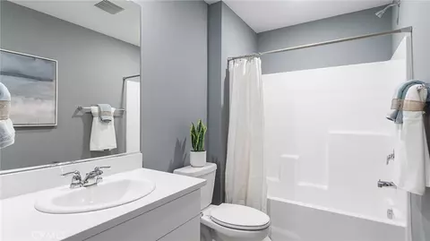 Bath - 7518 Vassar Ave, Hesperia, CA 92345 photo 1 of 1