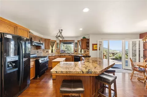 Kitchen - 1832 Camino Rainbow, Fallbrook, CA 92028 photo 3 of 6
