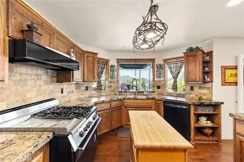 Kitchen - 1832 Camino Rainbow, Fallbrook, CA 92028 photo 5 of 6