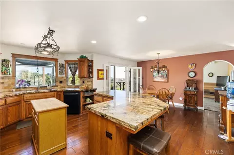 Kitchen - 1832 Camino Rainbow, Fallbrook, CA 92028 photo 4 of 6