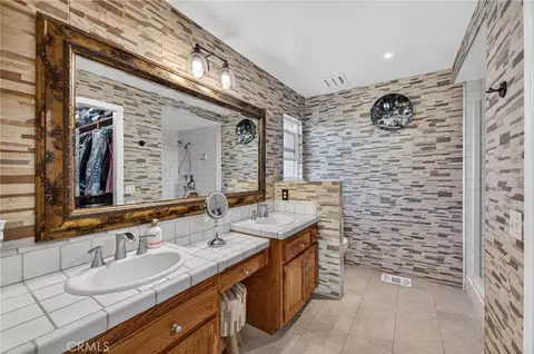 Bath - 3890 Forbell Pl, Fallbrook, CA 92028 photo 2 of 5