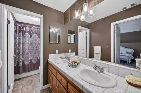 Bath - 3890 Forbell Pl, Fallbrook, CA 92028 photo 5 of 5