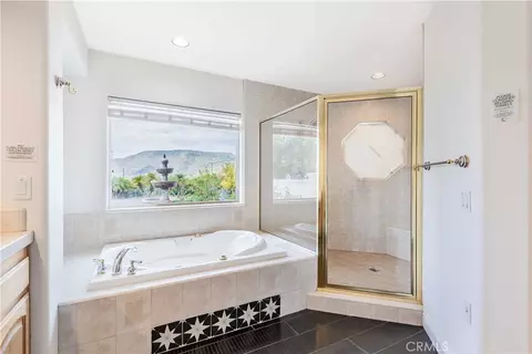 Bath - 20491 Carancho Rd, Temecula, CA 92590 photo 3 of 4