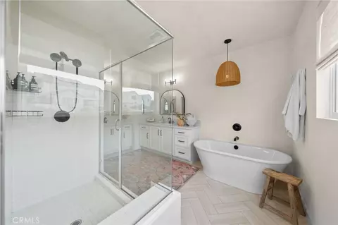 Bath - 32030 Dayspring Way, Temecula, CA 92591 photo 3 of 4