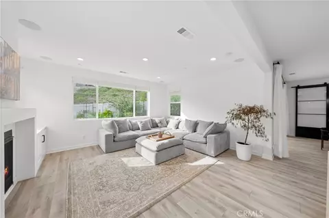Living - 32030 Dayspring Way, Temecula, CA 92591 photo 1 of 1