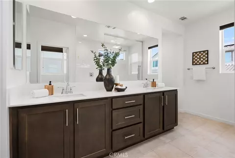 Bath - 32246 Hillstone St, Temecula, CA 92591 photo 3 of 3